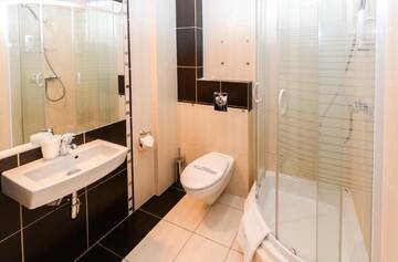 Фото номера Апартаменты (для 4 взрослых) Отель Hotel Liburnia г. Цешин 3